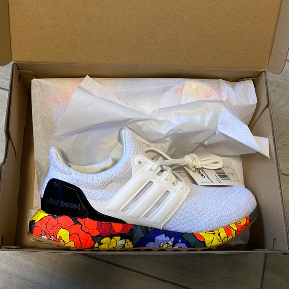 ADIDAS WOMEN’S ULTRABOOST DNA 5 CORE WHITE / CORE WHITE - LIGHT PURPLE
 … - Picture 2 of 6